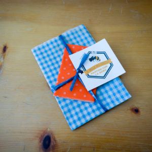 25cm x 25cm (10″ x 10″) and 15cm x 15cm (6″ x 6″) wax food wrap multi-pack